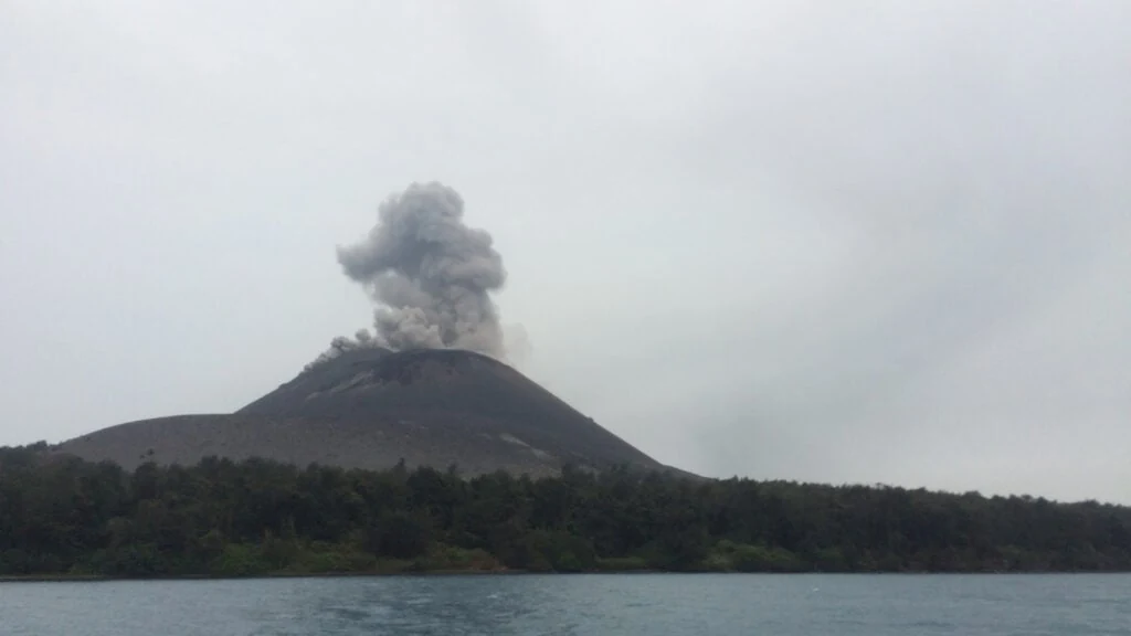 Mount Anak Krakatau's Volcanic Ash Disrupts 2,300 Flights, Affecting Over 270,000 Passengers: Officials Warn ‘Probability of Further Eruptions Remains High’