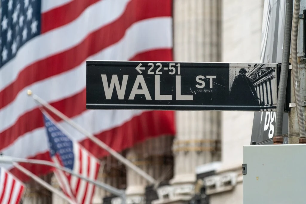 Top Economist Sees a Strong Investment Boom — But Warns These 4 Risks Could Trigger Next Market Shock